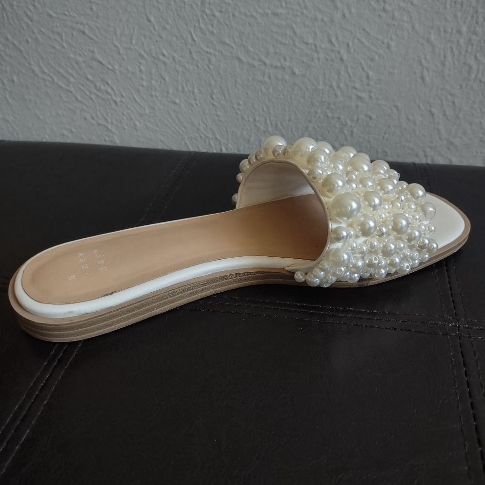 ***SOLD***New Day Women's Nylah Slide Pearl Embellished Sandals Size 7 - Picture 6 of 14